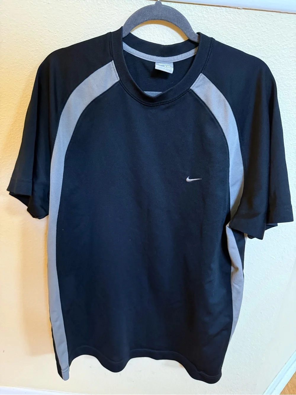 Nike Black and Gray Short-Sleeve Athletic Tee